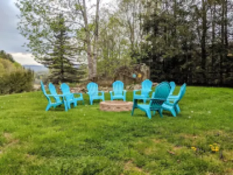 HUGE 5BR, 4.5BA, 3 King Suites, Dog Friendly! Hotels in Watauga