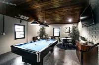 Oasis Carlisle in Amish Country Hotels in Sugarcreek