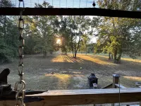 Cozy 2-bedroom cabin with AC and WiFi on the Pearl River in Angie. LA