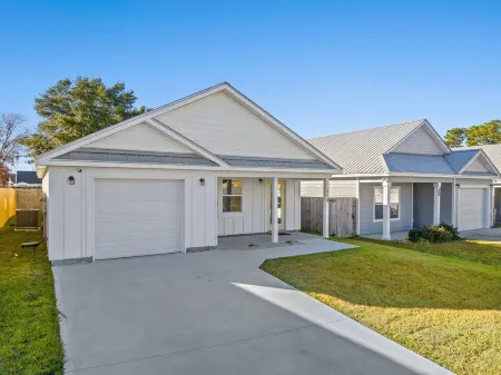 Brand new home close to beach and lake. Unforgettable memories await in PCB! Отели в г. Саннисайд