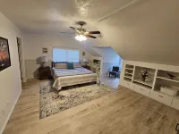 Comfy Spacious Home, Minutes to Beaches, King Bed, Sleeps 9, WiFi, Dog friendly Hotels in Brookings