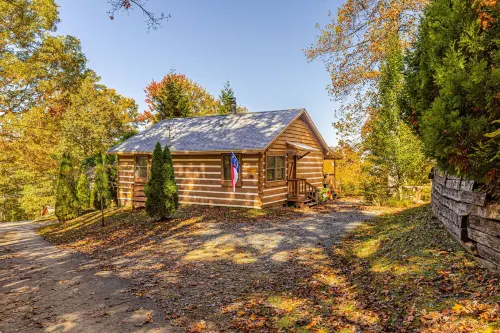 Log Cabin, Hot Tub and HUGE Mountain Views!