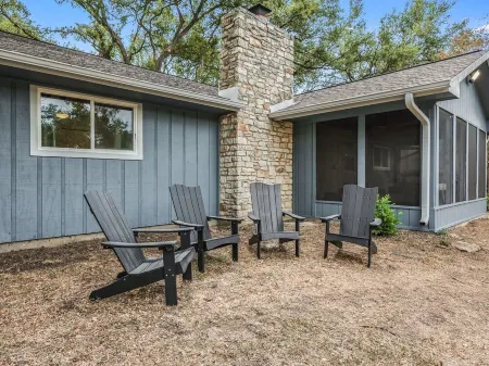 Recently Remodeled Home~ Great for Small Groups & Families!