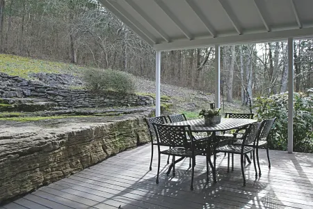 Wooded Cottage near Downtown Franklin & Leiper's Fork!