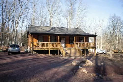 Bright & quiet cabin near mountain attractions