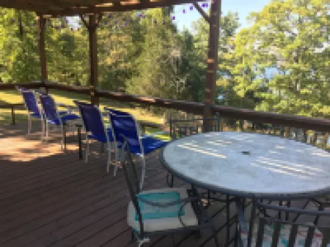 LAKE ACCESS & GREAT VIEWS! MINUTES TO THE WHITE RIVER!! 3 BR/2BA, 1500 sq. ft.