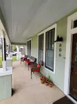 Charming & Cozy Victorian in Quiet Residential Setting - 4성급