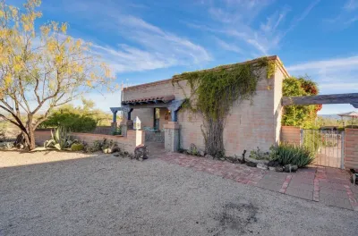 Los Ocotillos Villa with Private Pool in the Heart of Wickenburg! Safeway附近的飯店