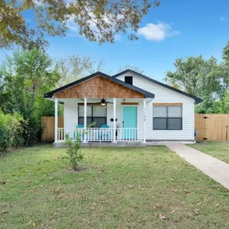 Trifecta. 2 miles from Silos/Downtown Waco/Baylor U