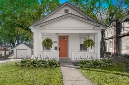 *NEW* Mid-Century Modern Bungalow! Ideal Location -3Bed/2BR