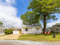 MILLION $ VIEWS NO EXTRA CHARGE!  HOT TUB! POOL! BEACH!  RESORT-LIKE AMENITIES! Hotels in Mathews County