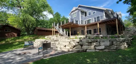 Spacious, Newly Constructed, Lake House