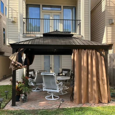 Charming Suite, inside the loop/pet friendly w/ outdoor gazebo,Private Entrance
