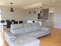 Neagles Retreat Villa 8-1 Bedroom Plus a Sofa Bed