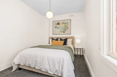 Stylish 3BR Carlton - CBD Fringe Terrace
