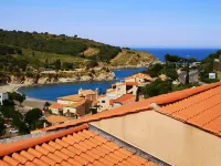 Exceptional location and views (sea, montains, winyards) in the best city around