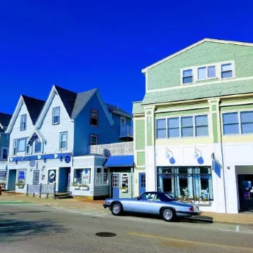 ⭐ Spacious and Bright , Very Close to Beach! ⭐