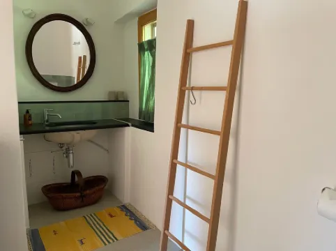 Beautiful, spacious apartment in a natural stone house with sea view in Val Prino.