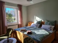 Holiday home with garden and mountain view Hotels in Traunstein