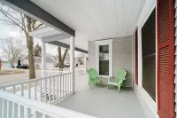 Central & Peaceful 3-bed home with a fireplace