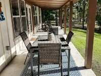 Pines by the Lake 賈斯珀縣酒店