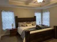 Modern Hideaway Hotel dekat Cody Park Railroad Museum