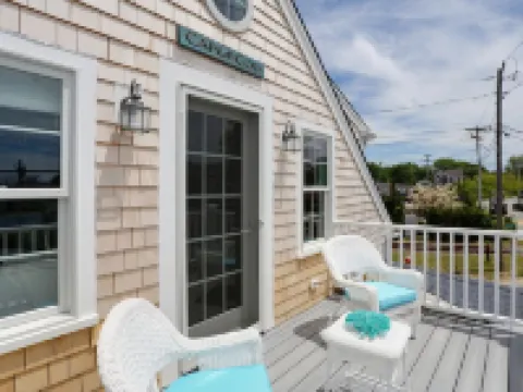 Luxury Monument Beach Villa /Short term rentals Hoteles en Bourne