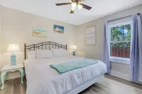 Urban Tropical Fort Myers Retreat in Historic Downtown River District