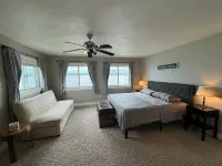 Enjoy 110' of Waterfront w/ Water Toys at Sandy Bottom Bay Beach House For 8!!