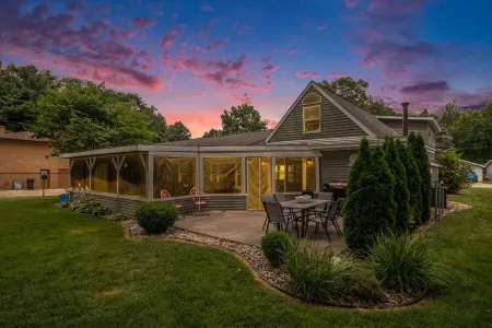 Lakeshore Cottage Отели в г. Осоло Тауншип