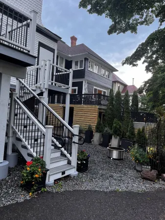 Hewitt Onion Tower Victorian charm in heart of Marquette- Cozy Fireplace