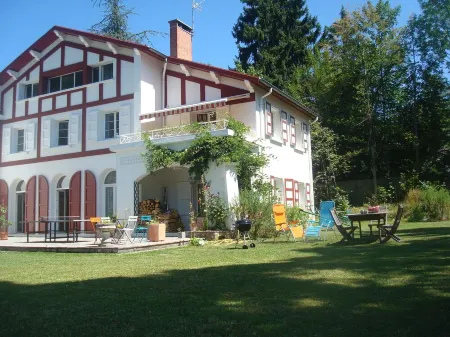 G1 Apartment with beautiful terrace between Grenoble and Chamrousse Отели в г. Сен-Мартен-д'Ирьяж