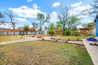 *BMT/Family & Pet Friendly/Workspace/3BR/Downtown* Hotels in West San Antonio