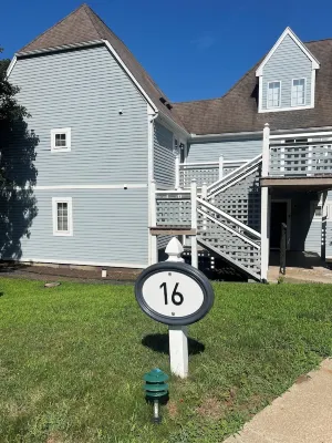 Newly Renovated Loft Villa at Norwich Spa, minutes to Mohegan Sun Hotel a 