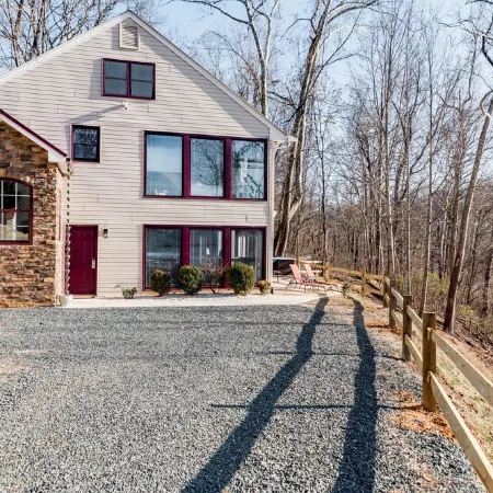 "Family-Friendly Retreat Near Downtown Lynchburg and Liberty"