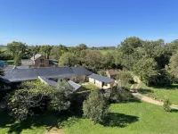 In the heart of wine-growing Anjou, renovated gîte on a 10-hectare estate Hotel a Maine e Loira