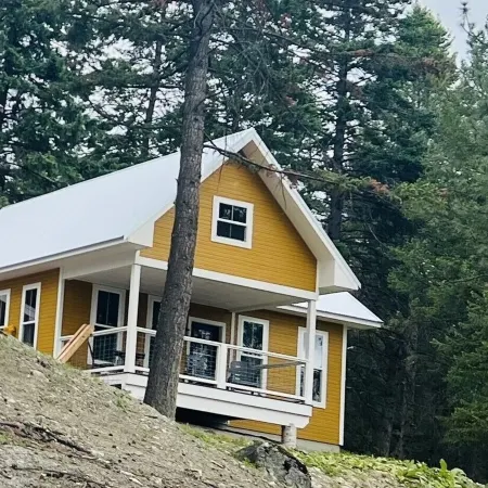 Enchanting cabin with WiFi in Lakeside