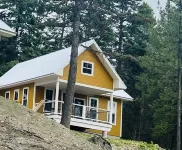 Enchanting cabin with WiFi in Lakeside