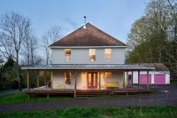 Designer Mountain Farmhouse ~ Hot Tub ~ Sunset Porch ~ Chef's Kitchen ~ Firepit