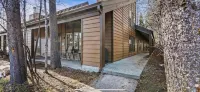 BRIGHT & COMFORTABLE CONDO CLOSE TO EVERYTHING! NICE WOOD FIREPLACE & FREE WIFI!