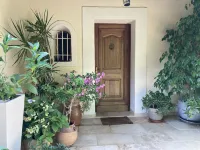 Spacious Villa with Large Air-Conditioned Pool Courtyard Electric Gate Hotels in Sorgues