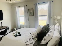 Cozy & Quiet Ranch Home with Private Fenced Yard just Minutes to Cincinnati Hotels in Hebron