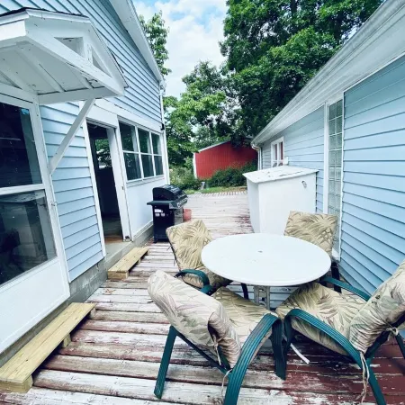 Cozy little lake cottage on Buck Lake!