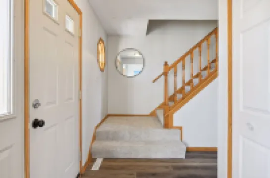 Spacious 4 Br with King Suite, 3 BA, 3 Stall Garage, Game Rm, Prime Location