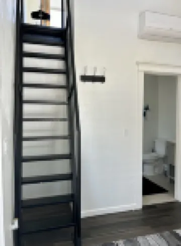 Cozy, Quaint and Sophisticated Loft Style Tiny Home!