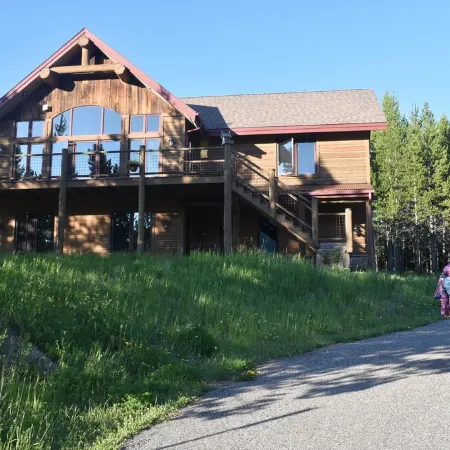 Casa Big Sky - Two Bed Apt in Large Private Home on Groomed Ski Trail