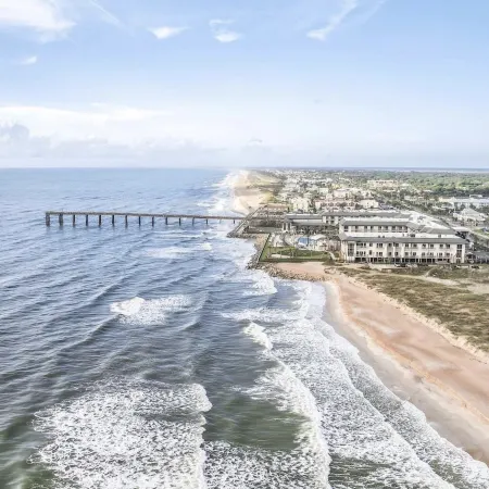 Sun & Fun @ Can't Be Beat Beachfront Location!
