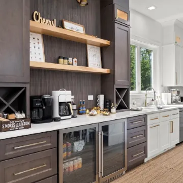 Luxury Lake Geneva House, Heated Pool, 2 Hot Tubs, Sauna, Fire Pit, Photo Zone