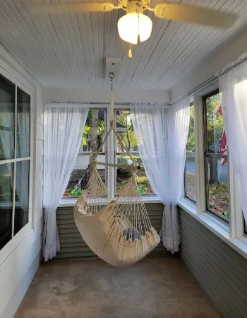 Beautiful Craftsman Style Home w/ Fenced Yard (Pet Friendly Отели в г. Юг Белойт