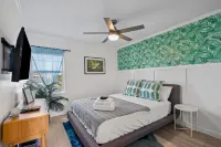 The Tropical Palm-Ocean View, Pool, Heart of CB